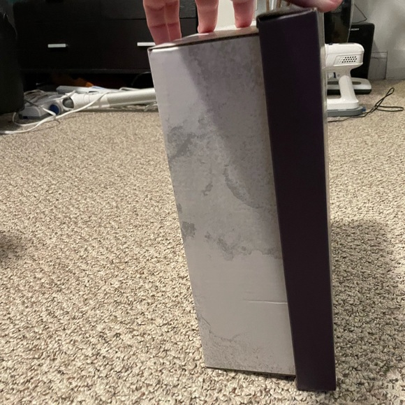 MAKE ME AN OFFER and bundle it! Large purple gift box. Approx 12”X11”X5” - Picture 8 of 11